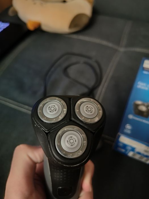 Електро бритва Philips S1142