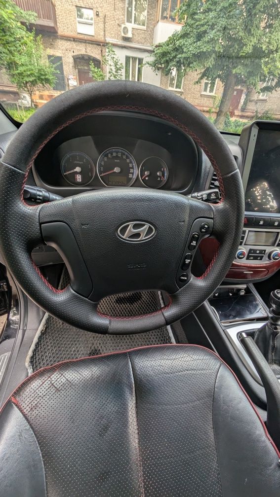 Hyundai Santa Fe 2006 рік 270000 2.2 diesel 7 місць на фонді