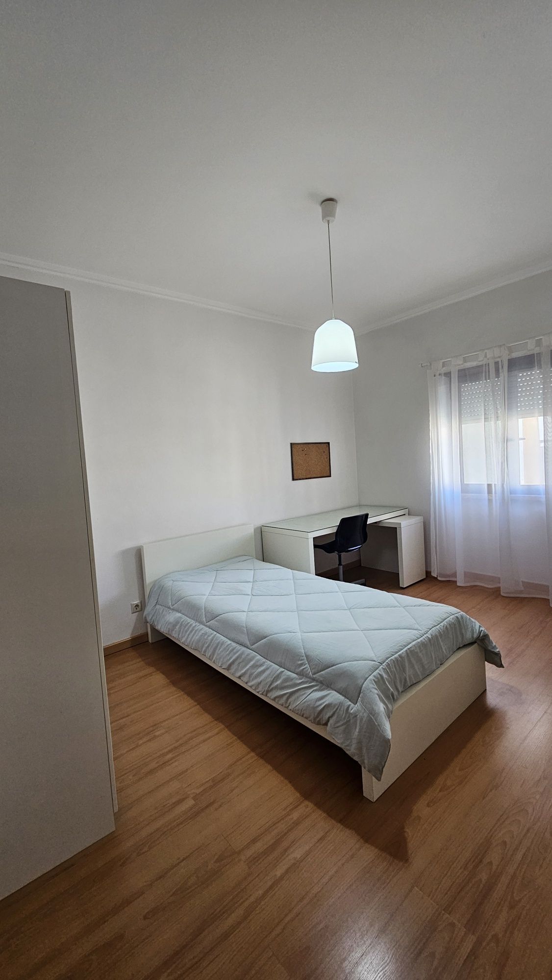Quarto Rapariga FCT - EGas Moniz Monte da Caparica