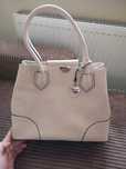 Elegancka torebka marki Guess