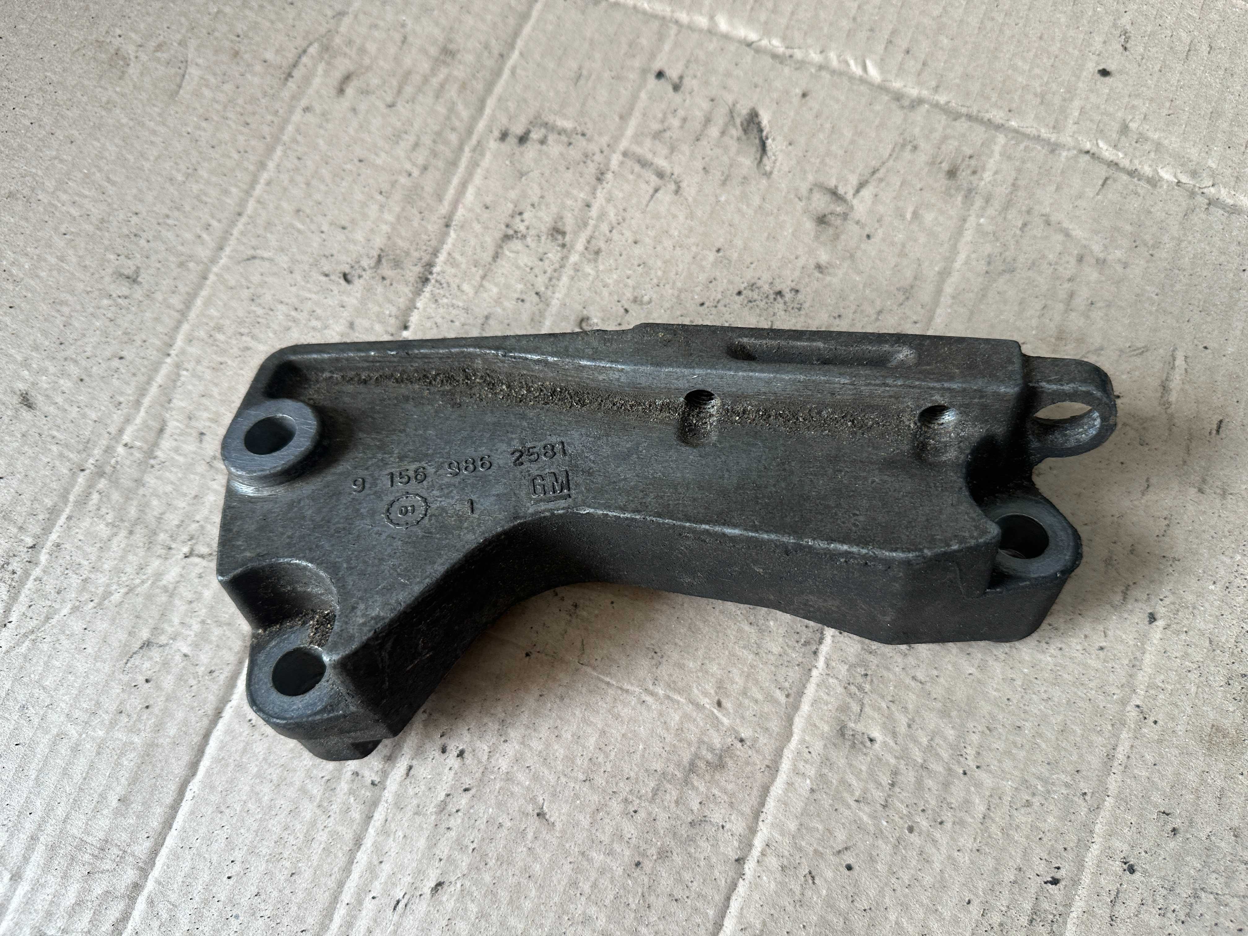 Кронштейн двигателя  Opel Astra Zafira A 9156986