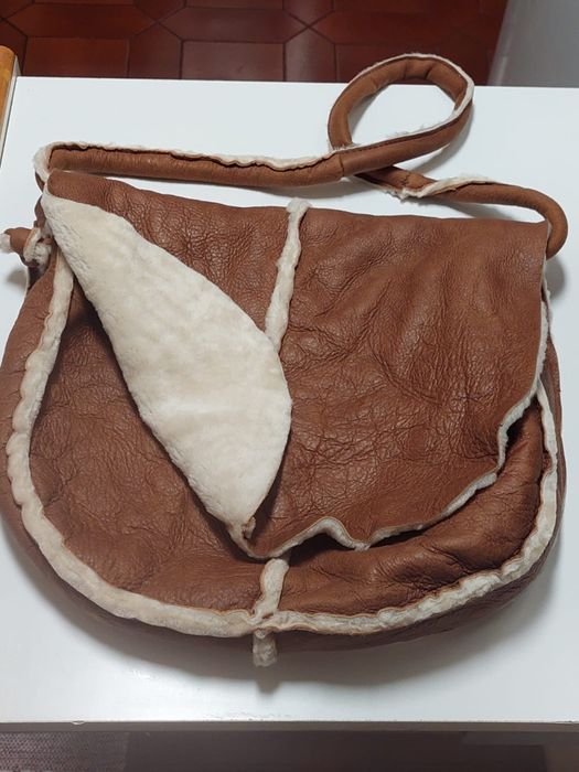 Carteira saco em pele de ovelha