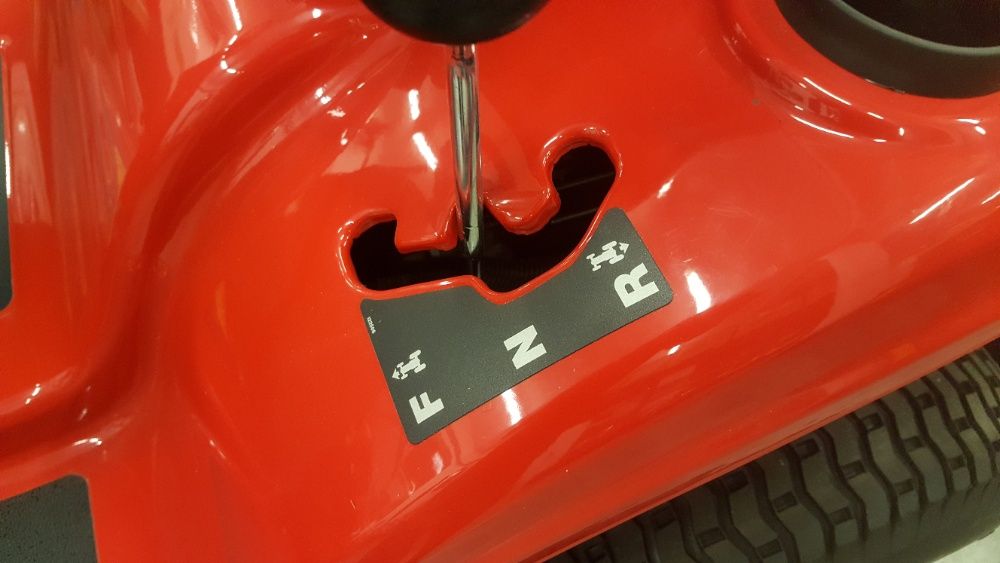 Traktor ogrodowy MTD z pługiem śnieżnym, silnik Briggs pompa