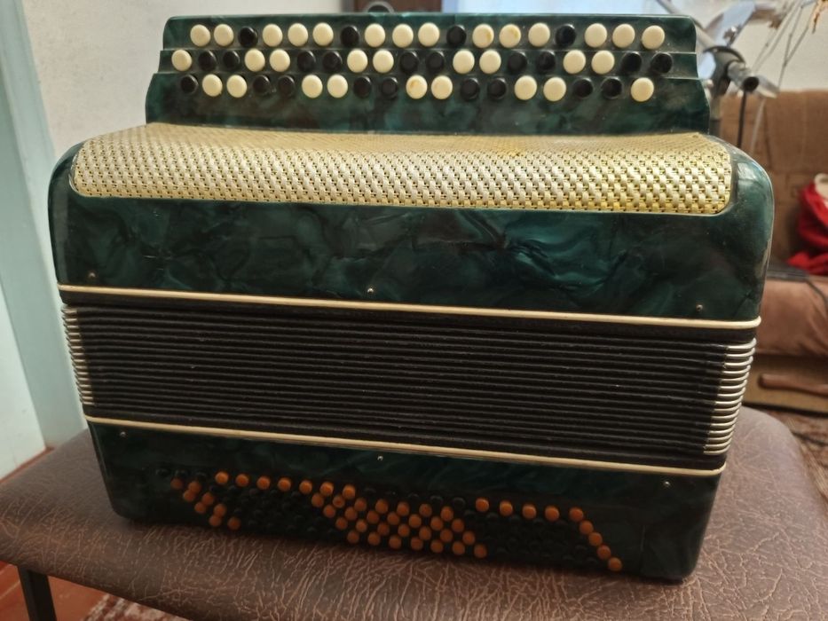 Баян "Рассвет"в рабочем состоянии