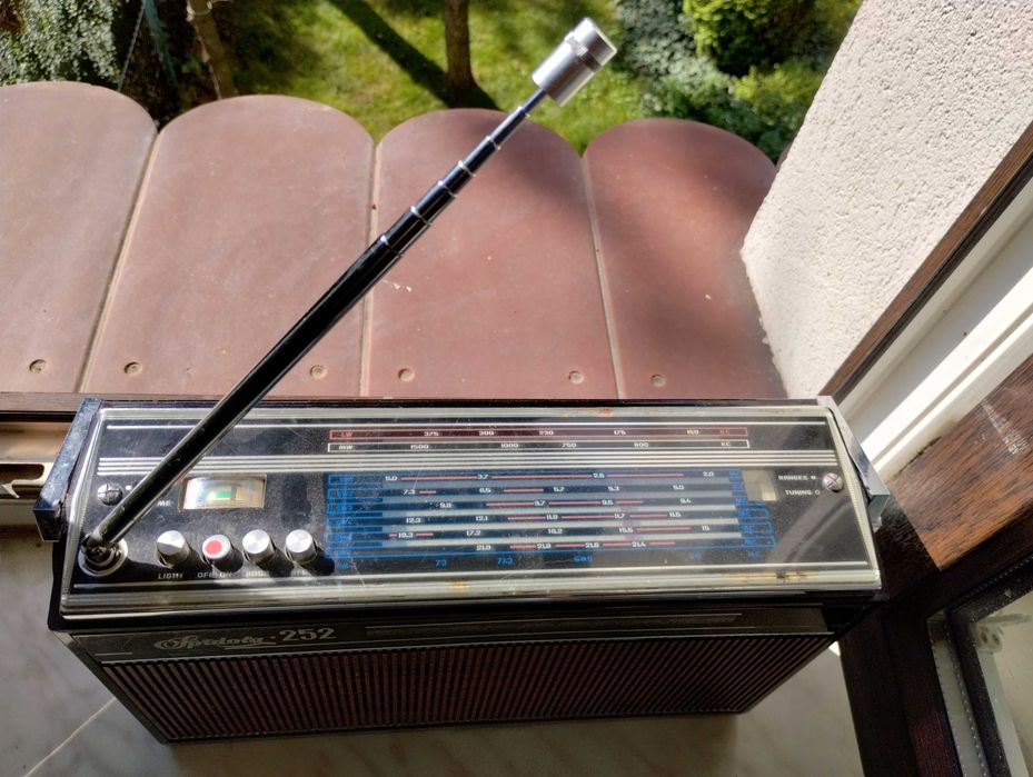 Radio nasłuchowe Spidola 252 do naprawy lub na części.