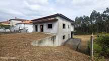 Lote c/ moradia em estrutura - Tabuaças