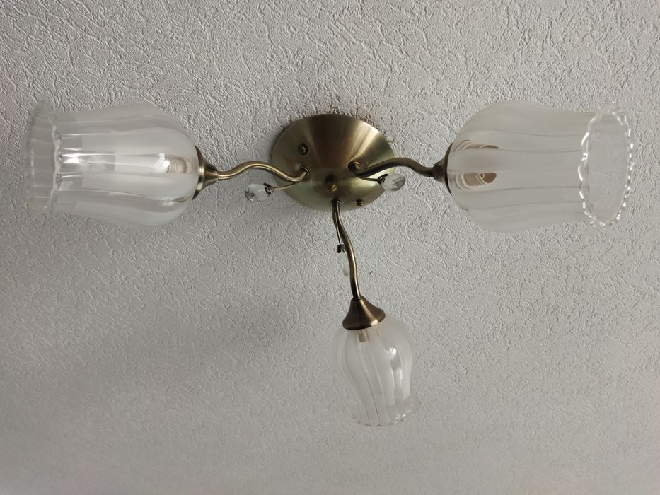 Люстра на Три плафона