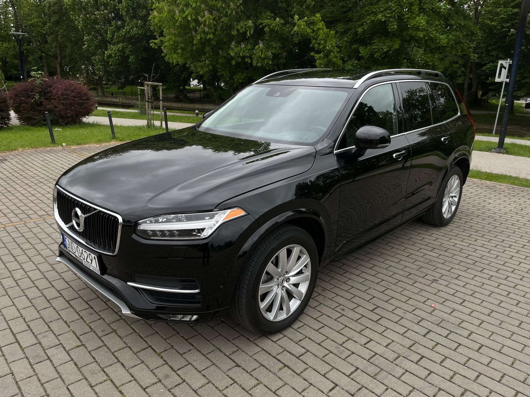 Volvo XC 90 4x4 320 km automat 7 os Bogate wyposażenie