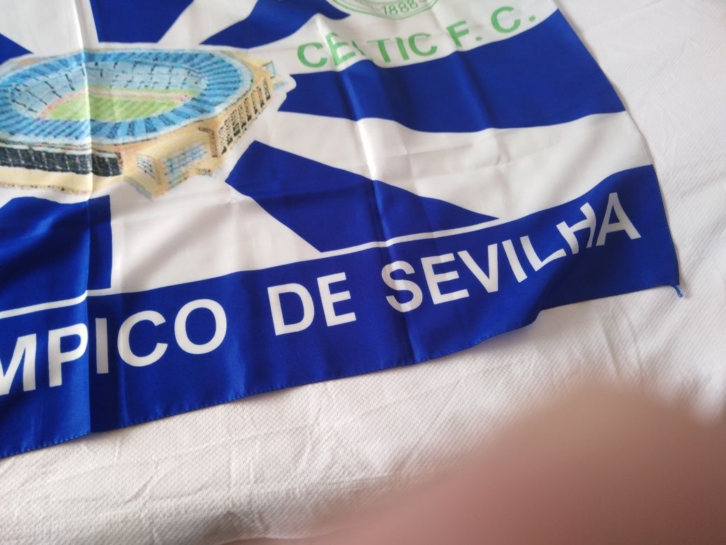 Bandeira do jogo do F. C. Porto com o Celtic F. C.