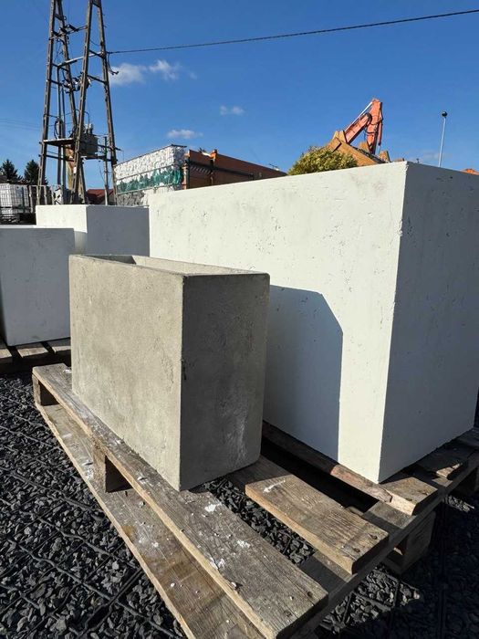 Donica ogrodowa LINE Śnieżnobiała, Niemalowana ozdobna IMPRESTONE