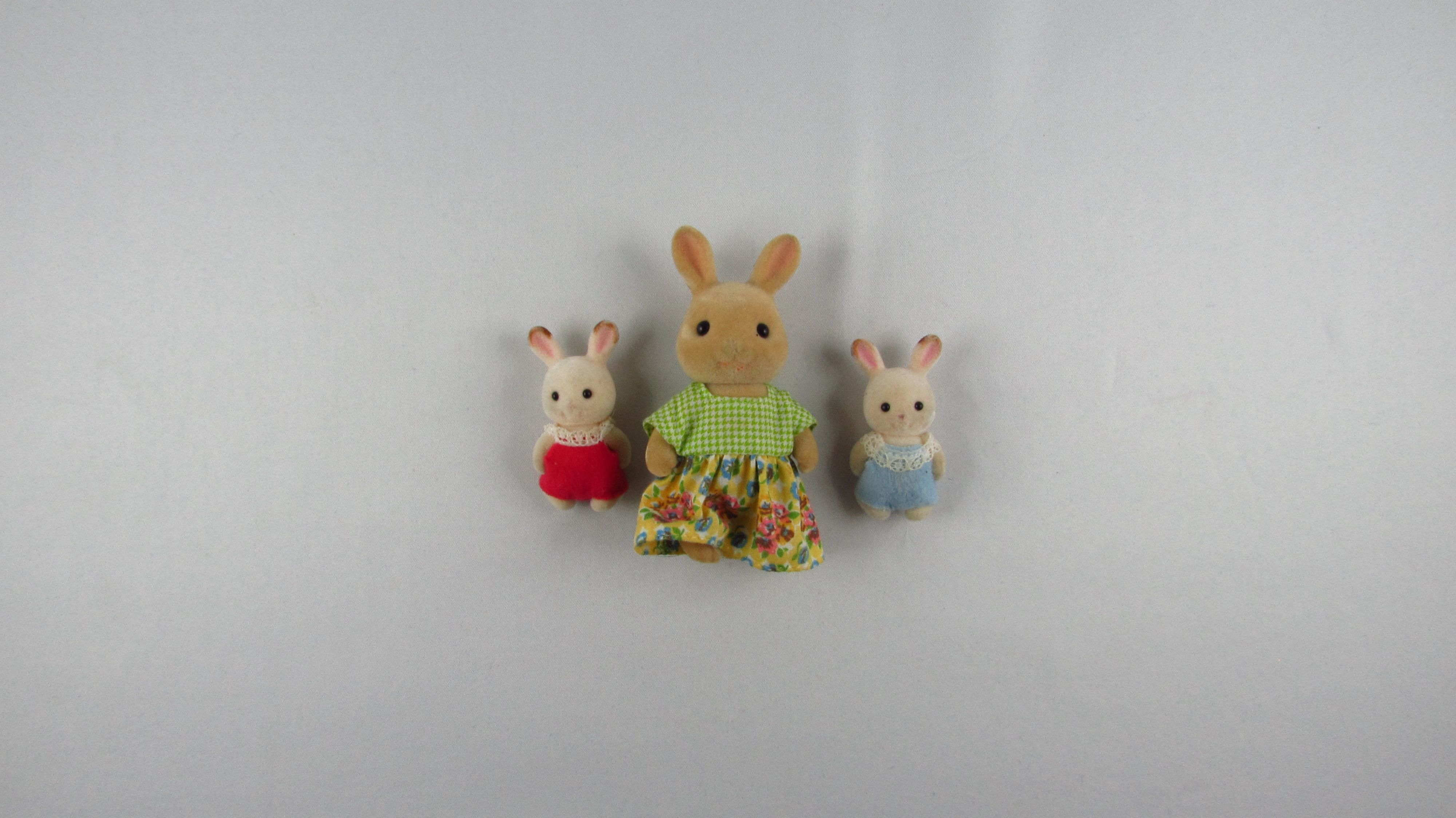 EPOCH - Sylvanian Families - Rodzina Królików 3 Figurki