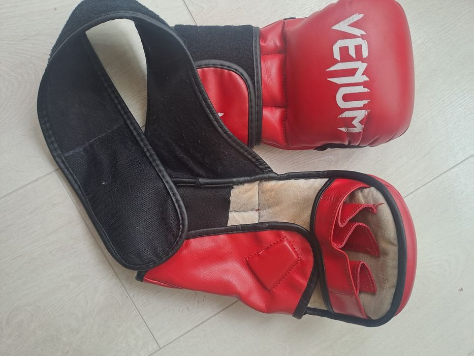Перчатки для MMA Venum