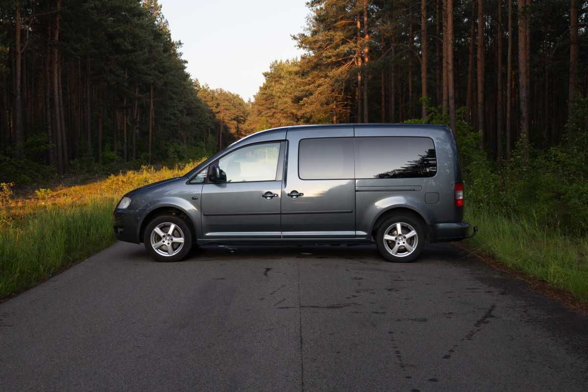 Volkswagen Caddy Maxi 1.9 TDI | 2010 | 7os | 2 komplety kół