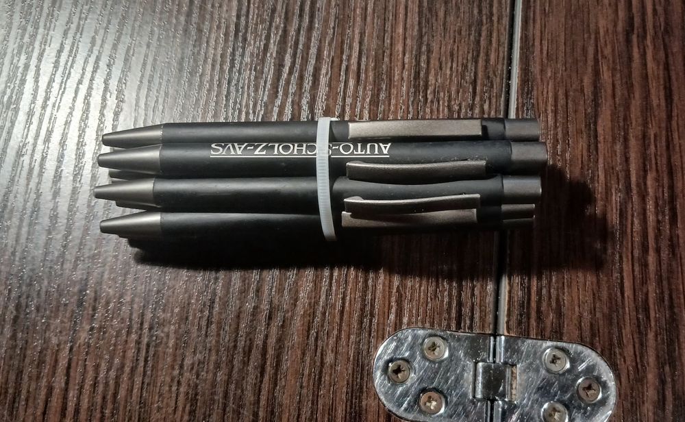 Розпродаю особисту колекцію ручок. Шариковая ручка.