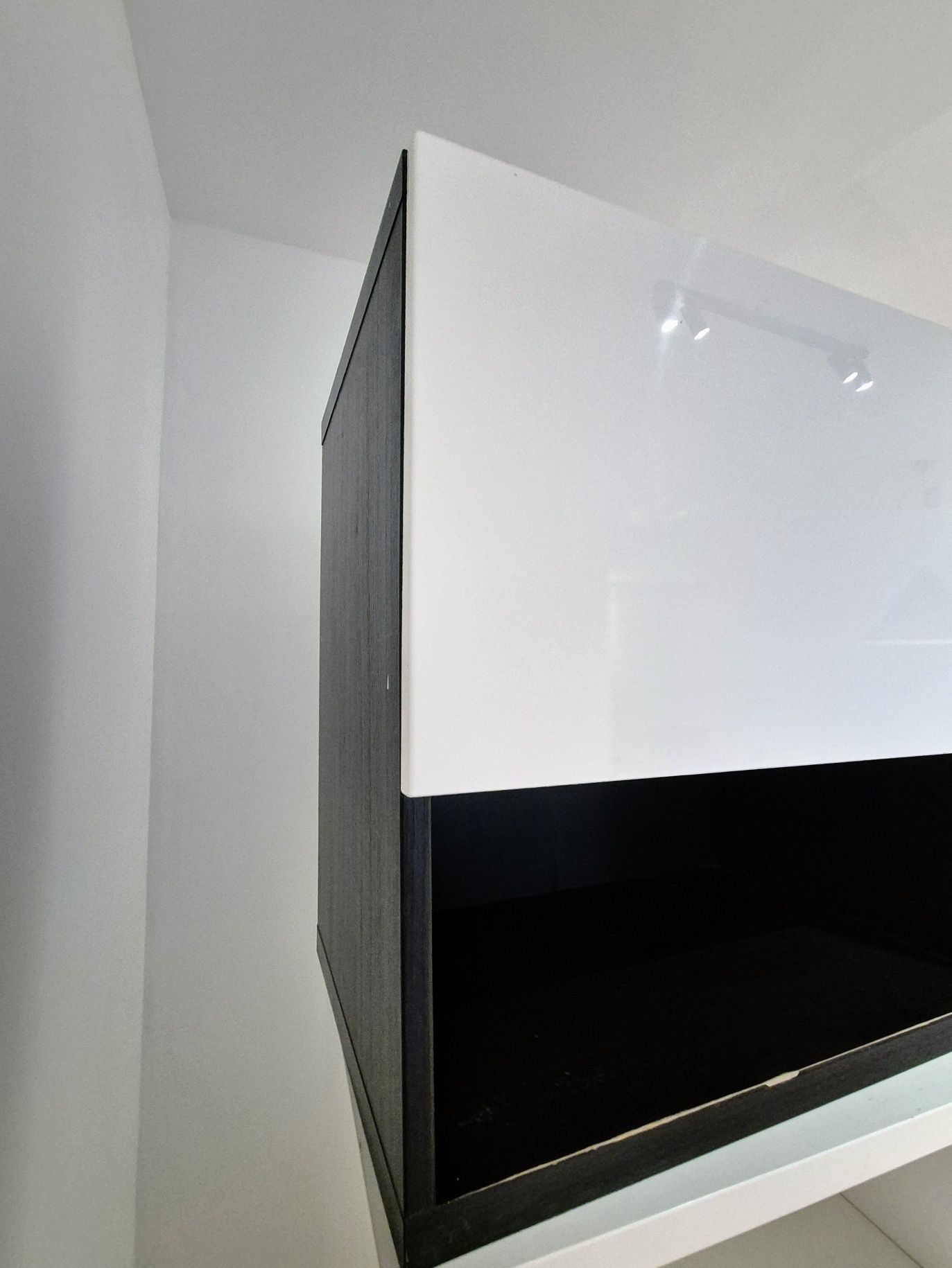 Łazienkowa wisząca szafka Ikea biały połysk 60x40x64 BESTA