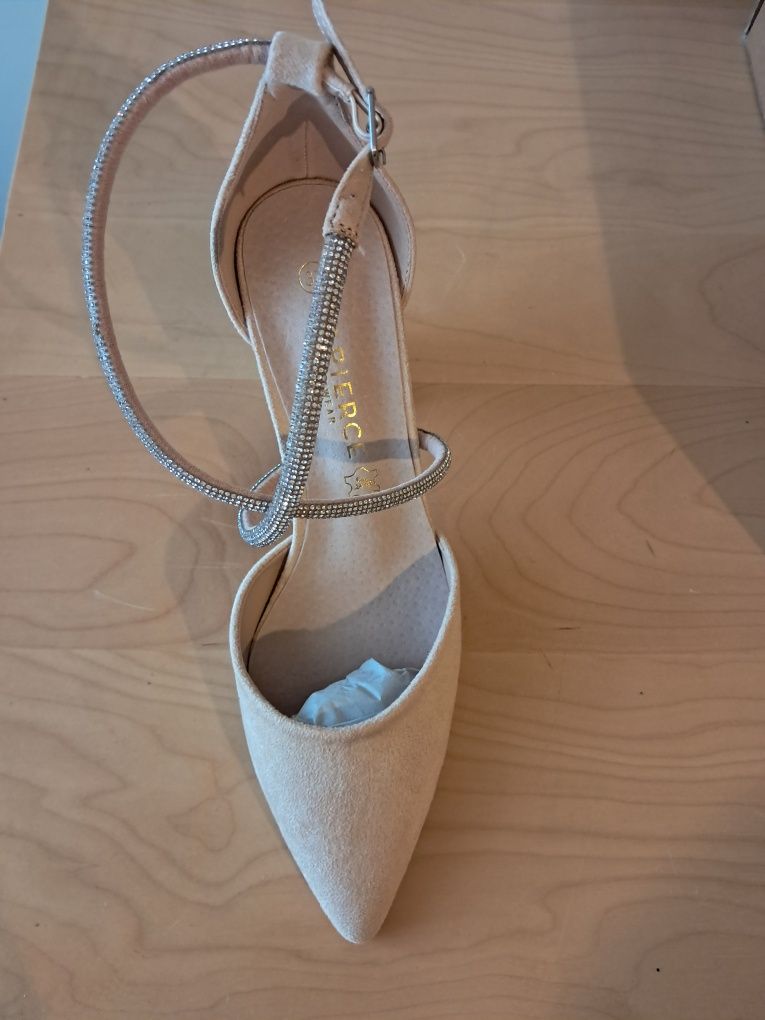 Sapatos abertos novos, elegantissimos