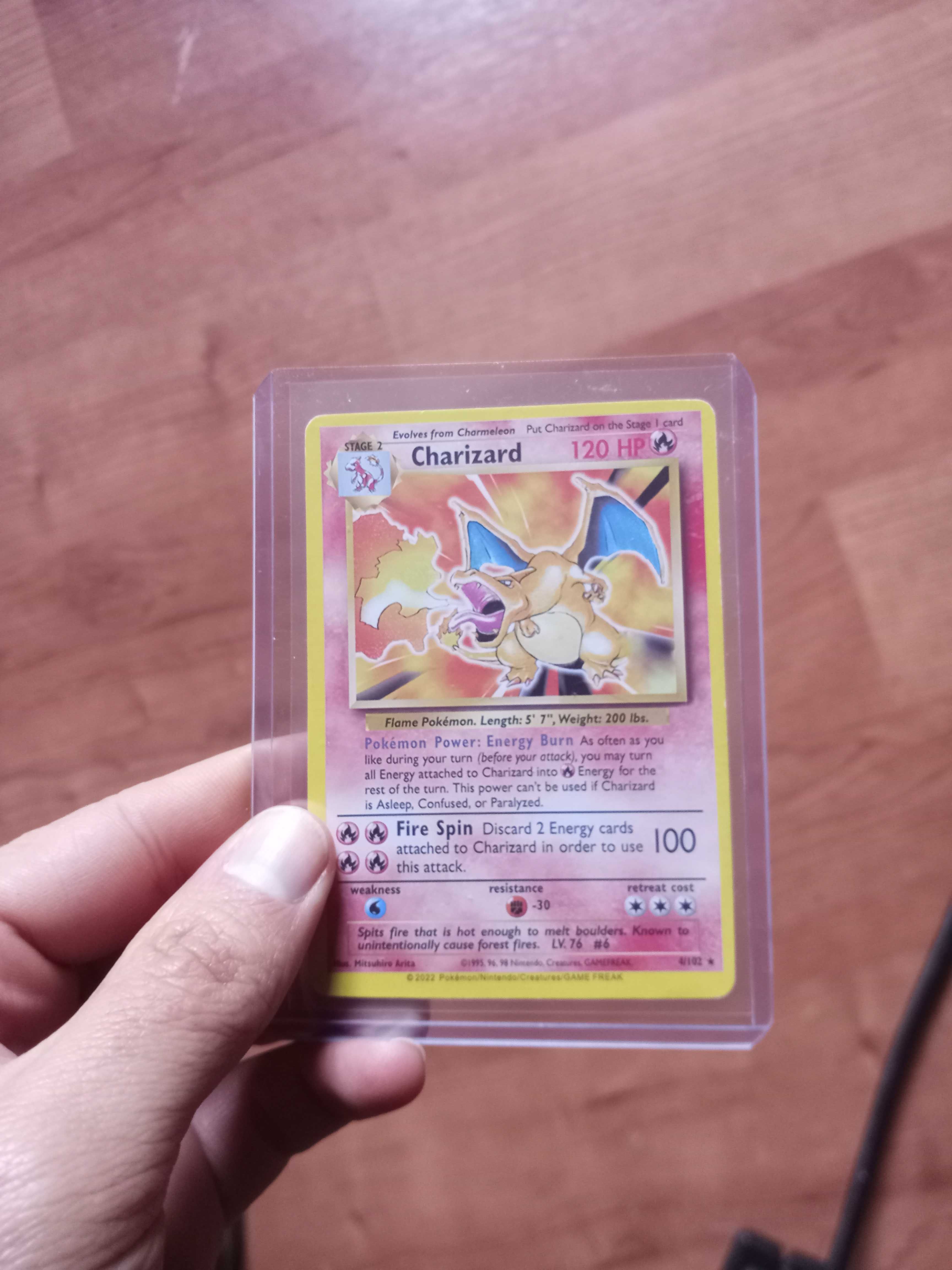 Carta Pokémon Charizard 4/102