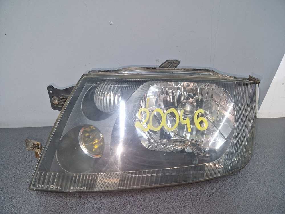 Mitsubishi Space Runner 99-03 r. Lampa Lewy Przód