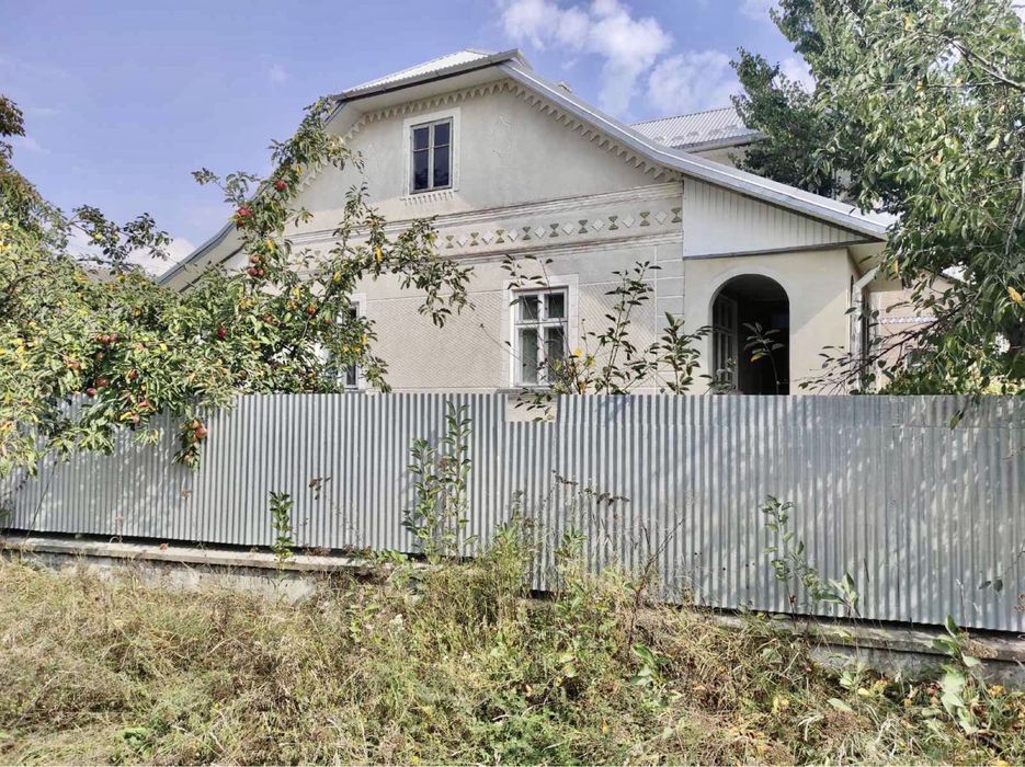 Продається добротний цегляний будинок. Чортків