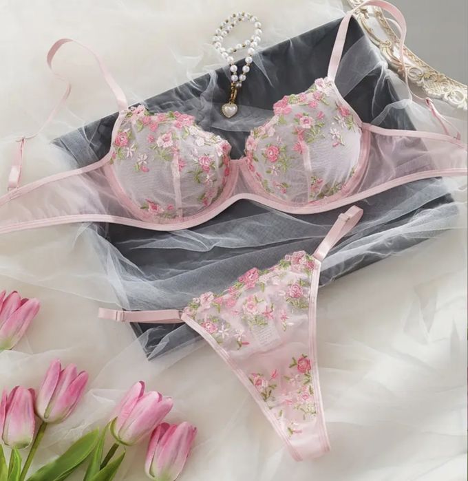 Красивое женское белье