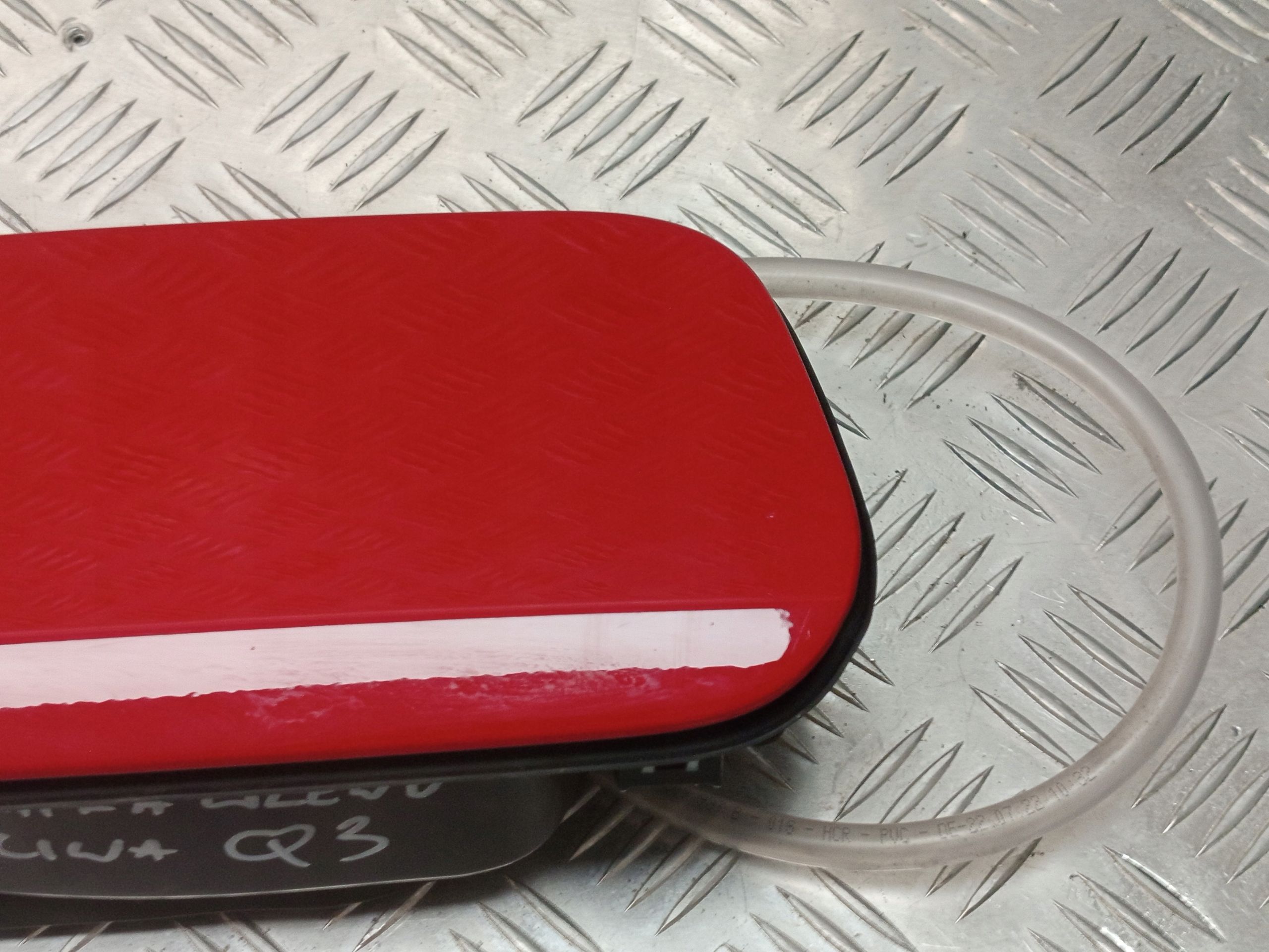 Audi Q3 Red Klapka Wlewu Paliwa 83F809906