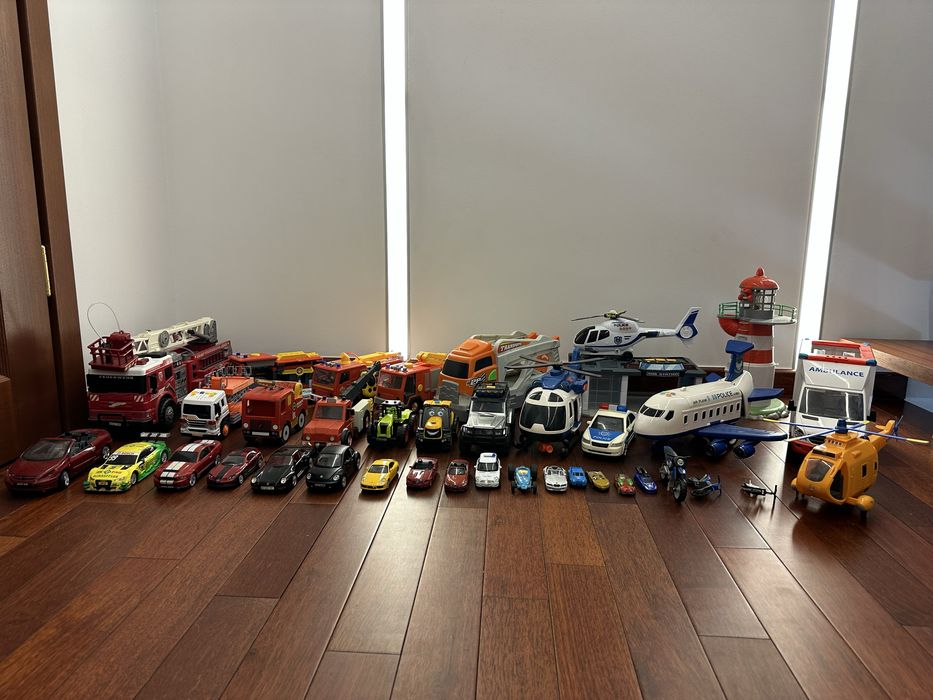 Zabawki - samochody, wozy strażackie, policja, karetka itp OKAZJA