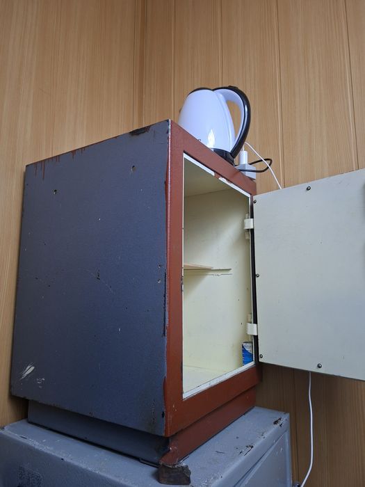 Сейф офісний металевий