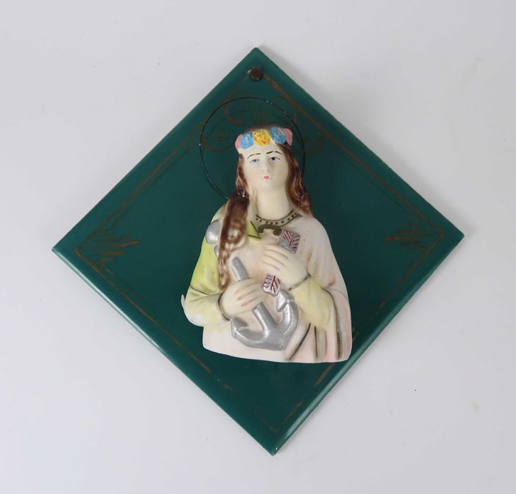 Azulejo antigo com figura em faiança