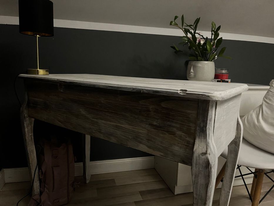 Biurko w stylu prowansalskim