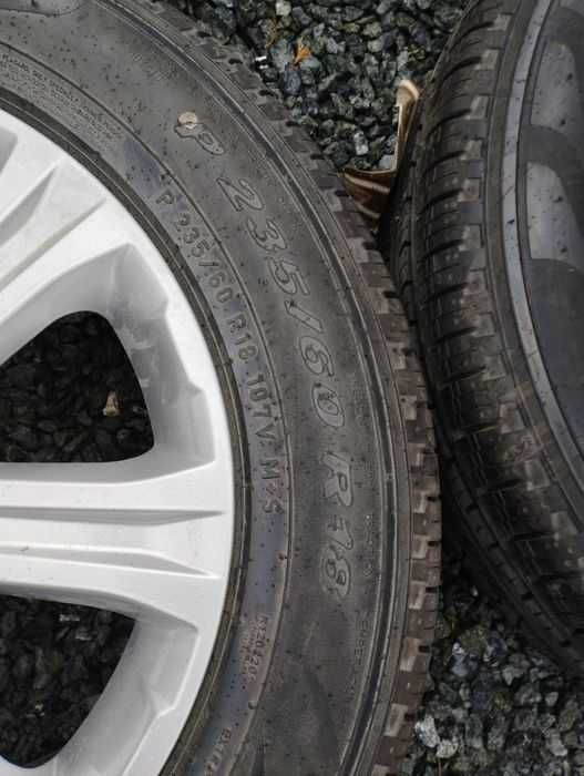 Land rover Range Jaguar kola 18cali opony wielosezon Pirelli Scorpion