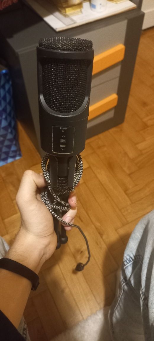Mikrofon na stojaku hiro