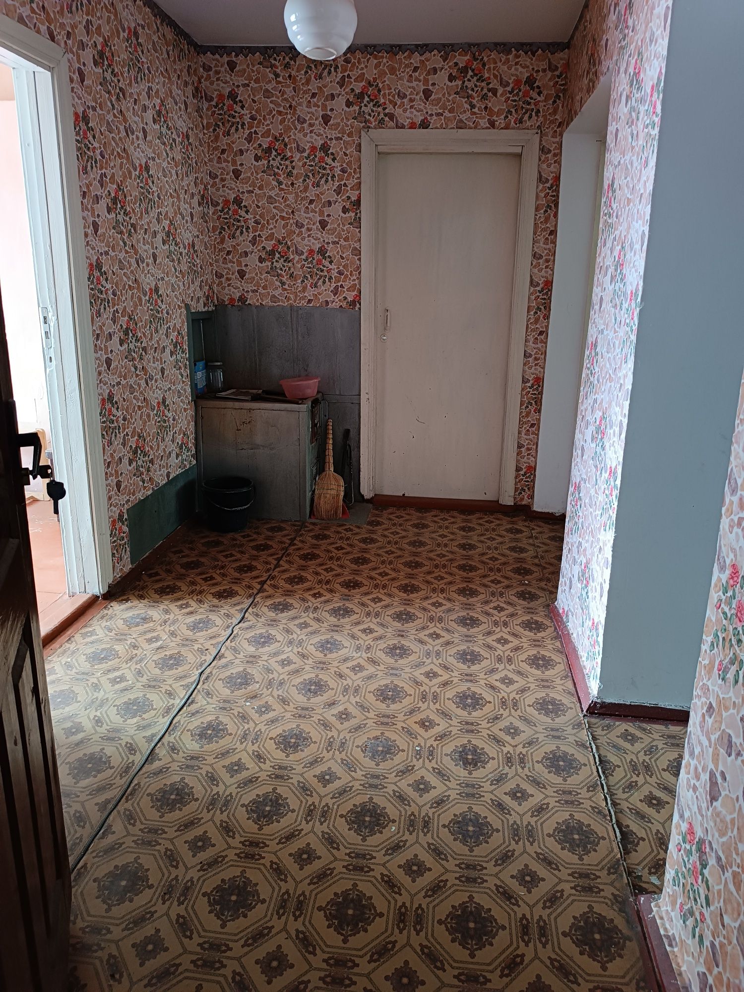 Продається 3-х кімнатна квартира в селі Райгород