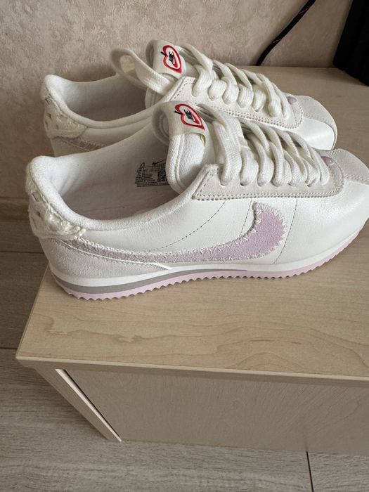 Продаются кросовки , кеды NIKE абсолютно новые