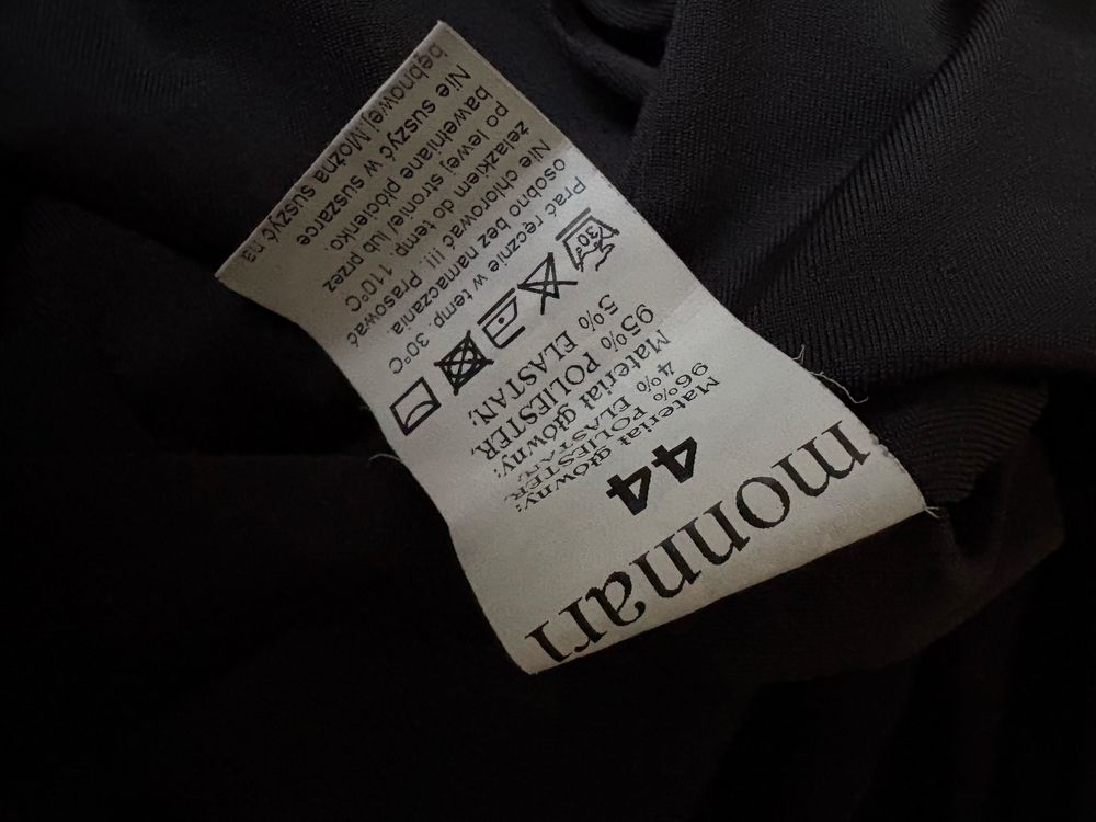 Sukienka Monnari blyszczący materiał rozmiar 44 XL czarna
