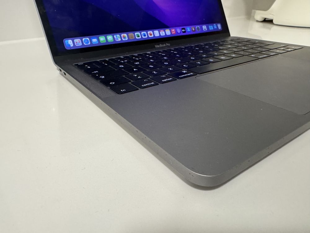 MacBook Pro (13-inch, 2016,Two Thunderbolt 3 ports)