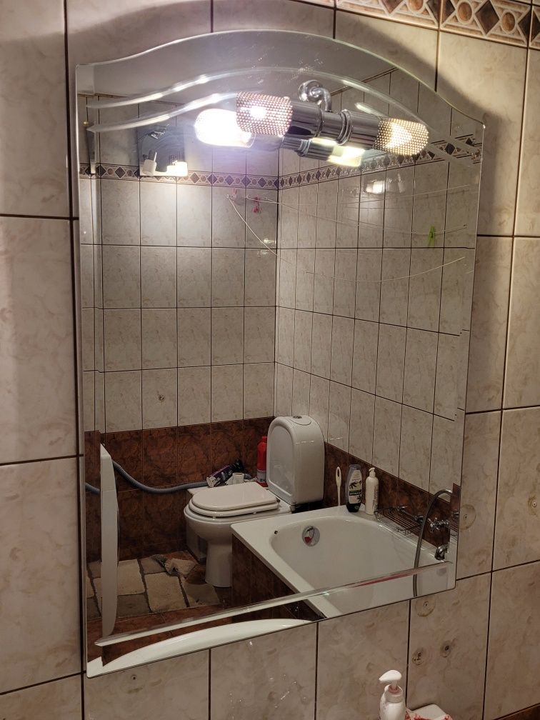 Lustro łazienkowe z oświetleniem