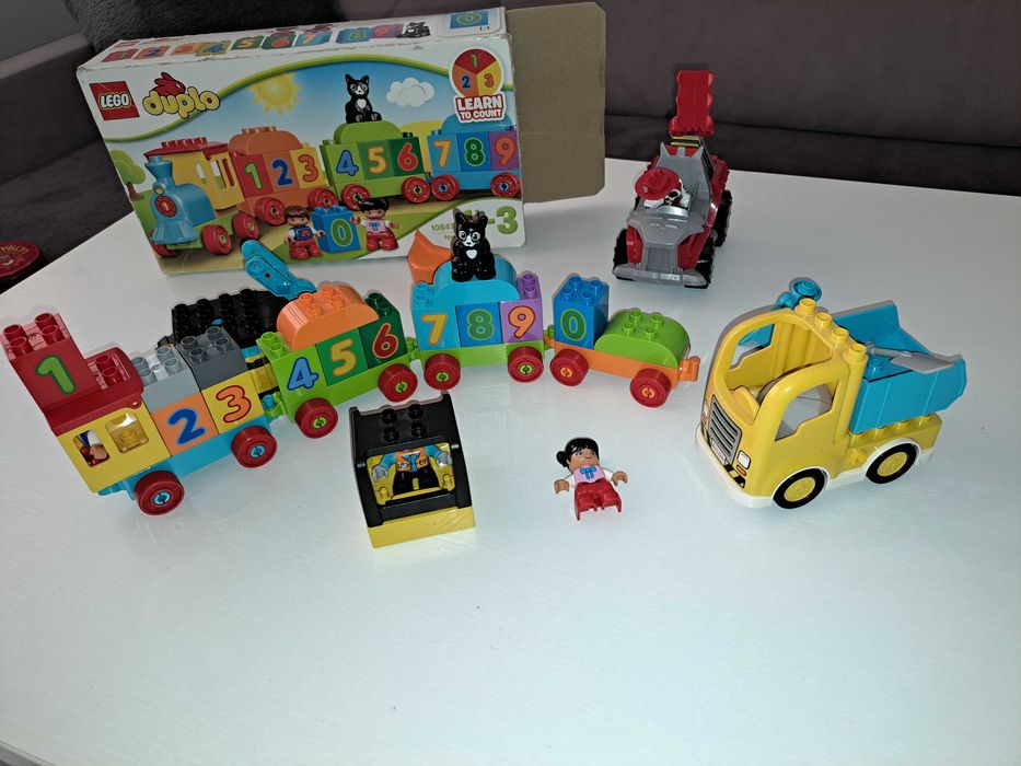 Zestaw LEGO Duplo - pociąg z cyferkami + samochodzik z psiego patrolu