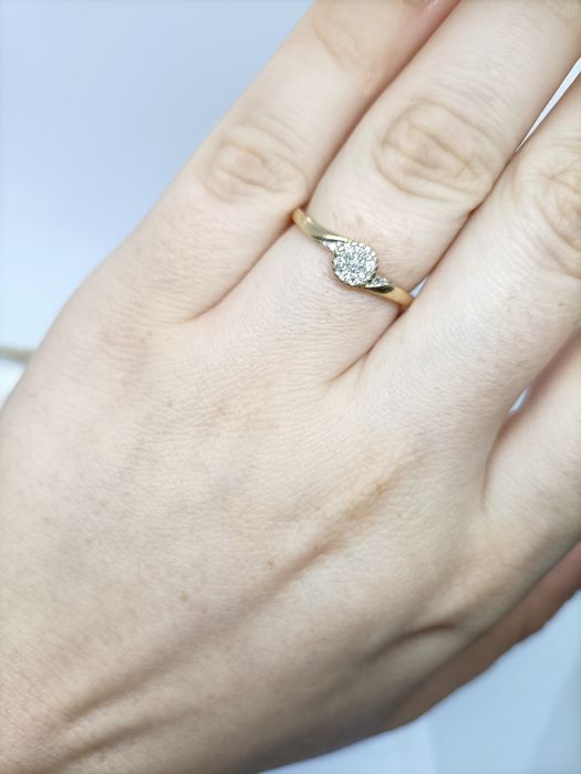 Klasyczny pierścionek ze złota z brylantami, Apart, złoto 585