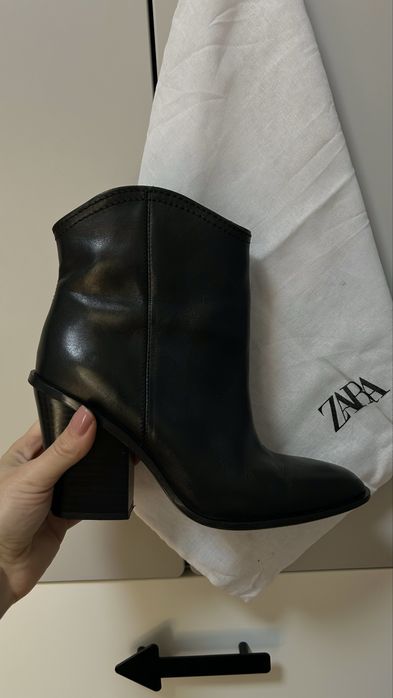 Продам шкіряні чоботи Zara