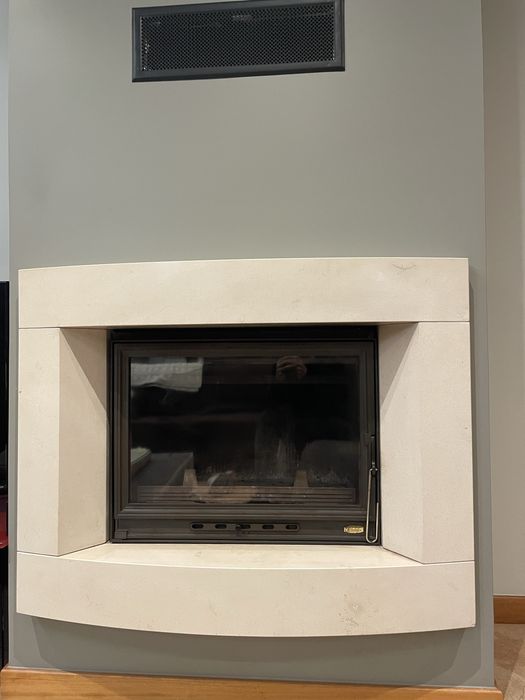 Lareira completa moderna em pedra + recuperador de calor a lenha