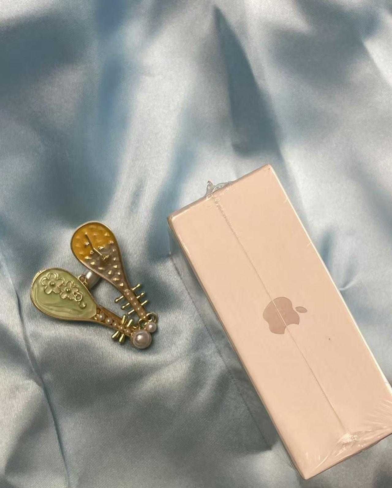 Zupełnie nowe słuchawki_Apple_AirPods_4_generacji w świetnej cenie