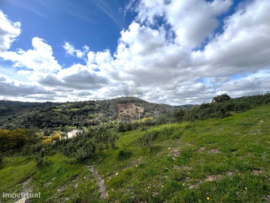 Terreno Rústico com Vista Incrível sobre a Serra Algarvia