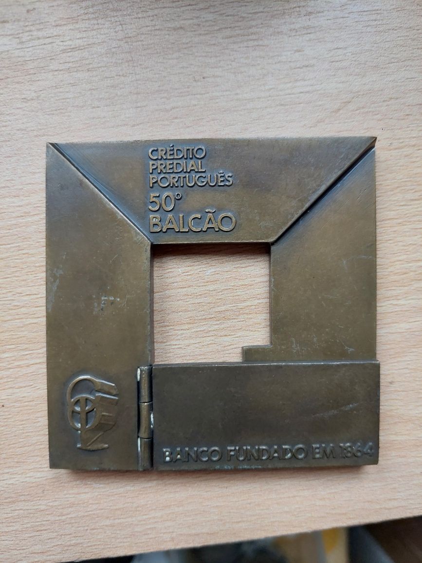 Medalha antiga banco crédito predial português