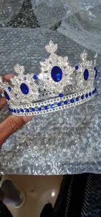 Kryształowa korona królowej ozdoba na uroczystości