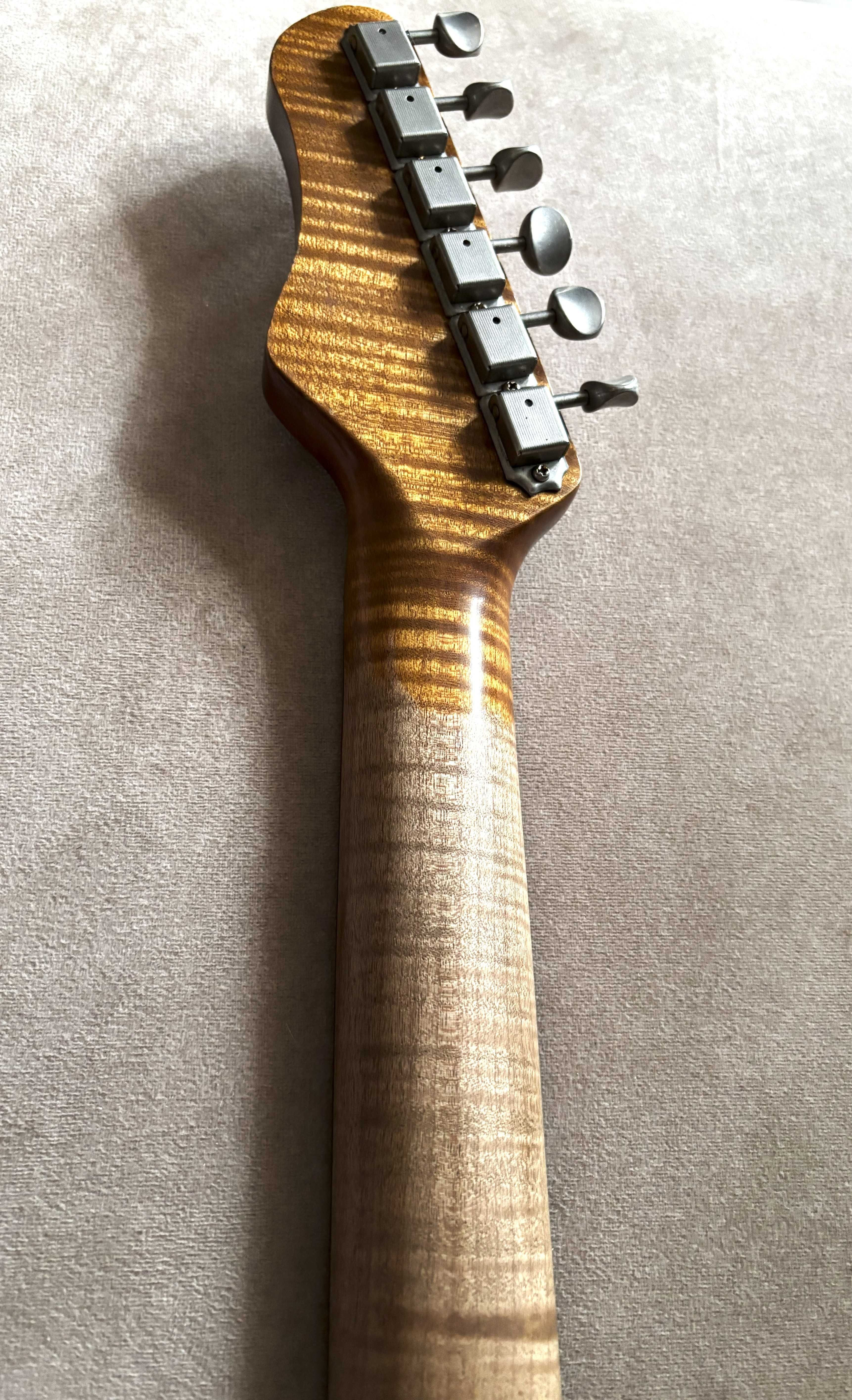 Haar Trad S Stratocaster 2023 Black Relic Roasted Flame Maple!