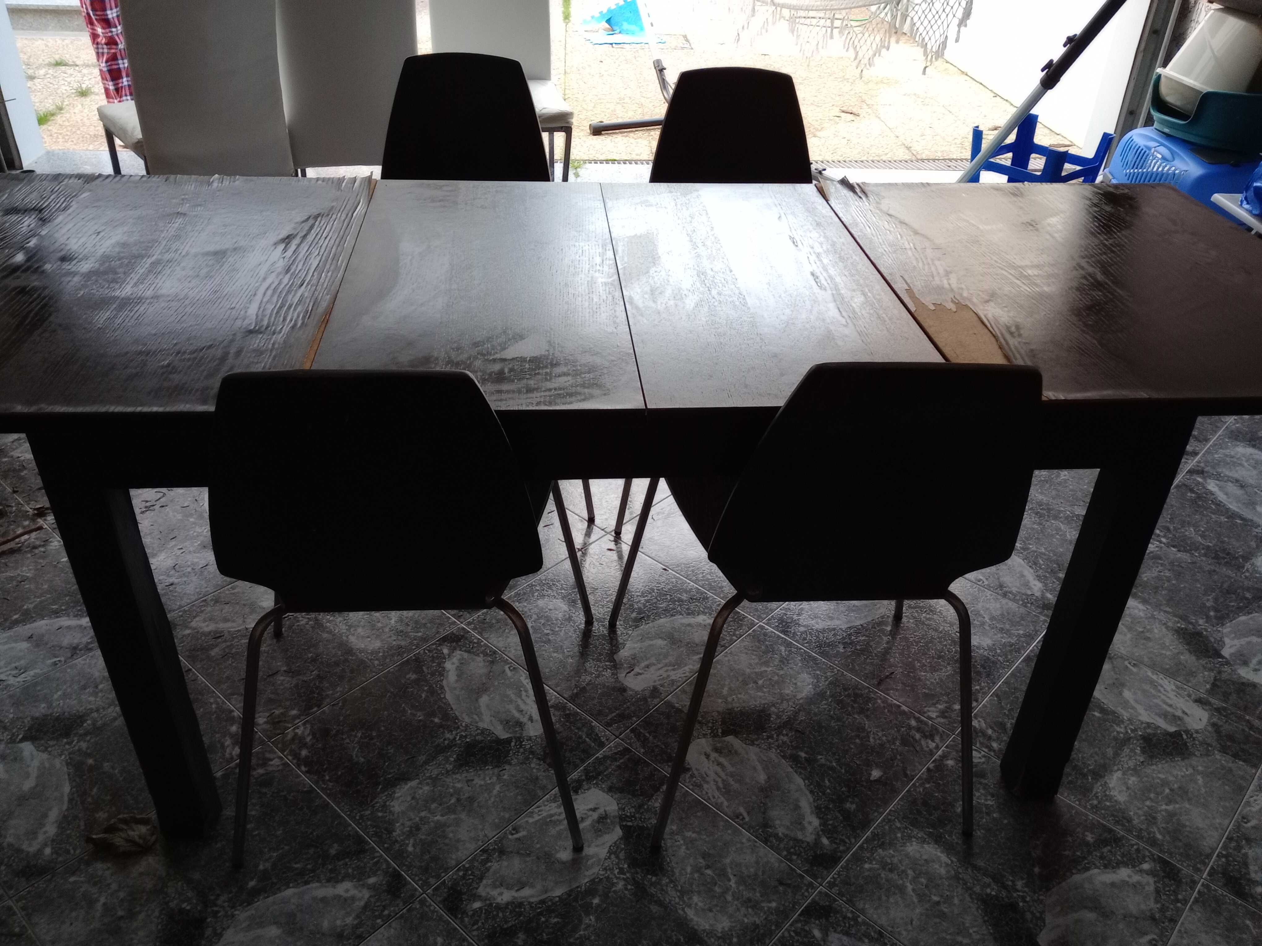 Mesa e cadeiras de sala, cozinha ou jardim