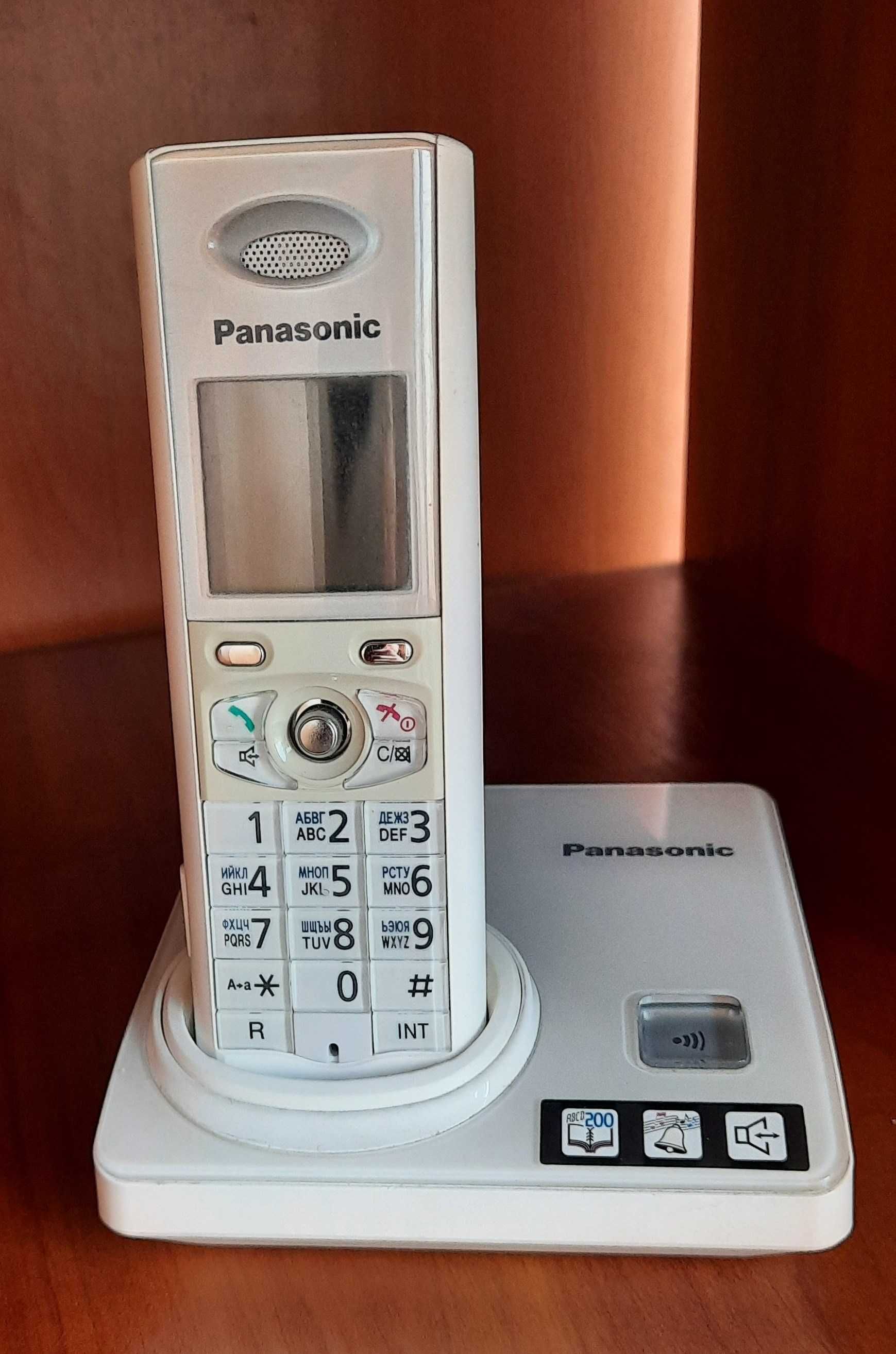Телефон стационарный Panasonic KX-TG8207UA