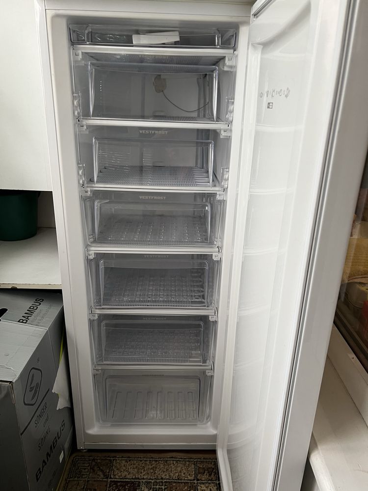 Морозильна камера Vestfrost vd 451 f w  б/в