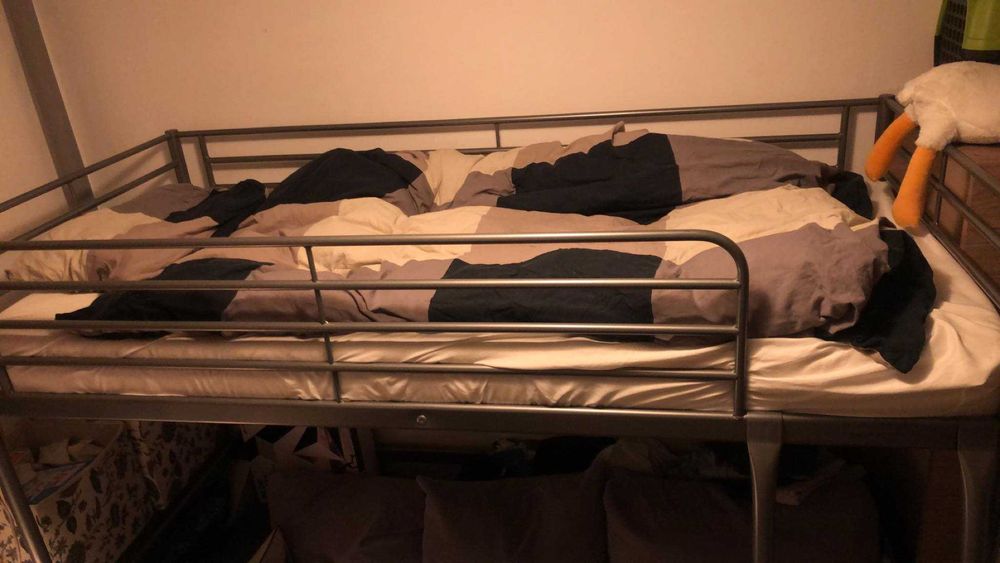 Łóżko piętrowe jednoosobowe