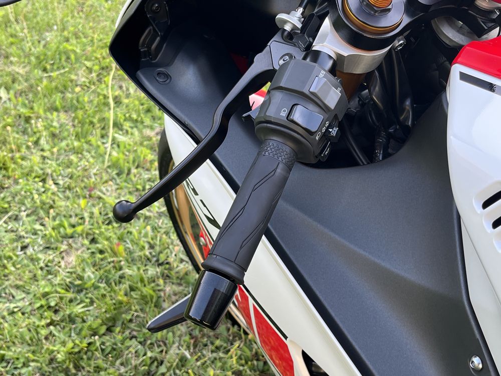 Спортбайк Yamaha YZF R7 2023 Akrapovic ямаха р7 мт-07 мт-09
